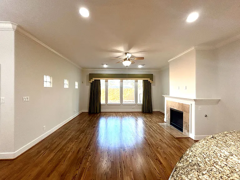 5127 Oasis Park — Photo 4