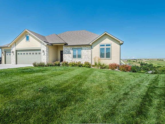 2nd image of 3625 Eastridge Cir