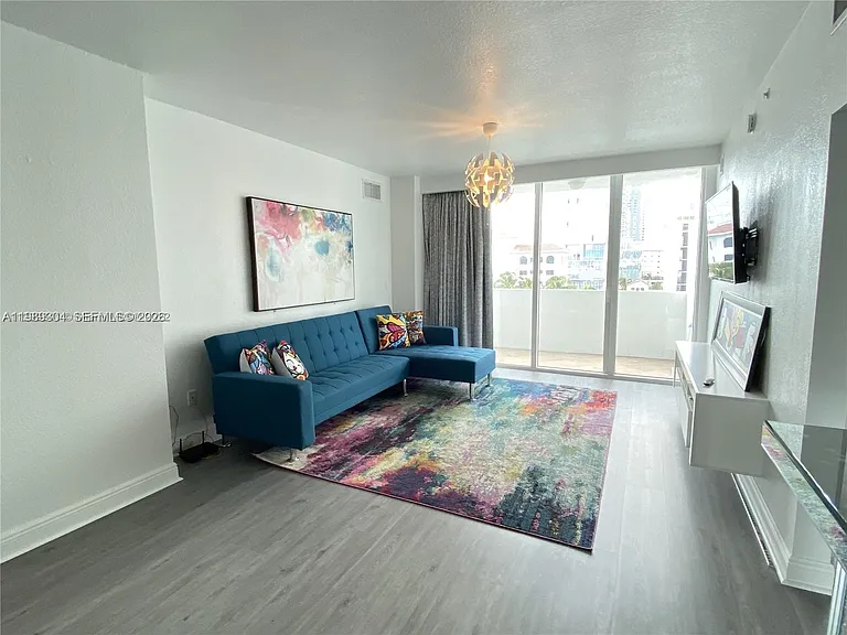 500 NE 29th St #608 — Photo 11