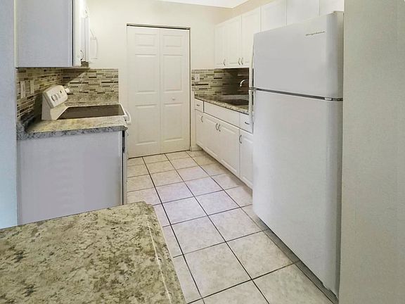 2nd image of 919 NE 199th St APT 204