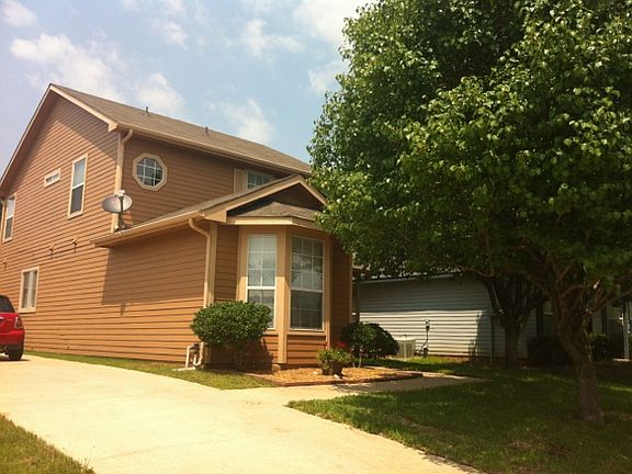 2nd image of 2901 Newport Ave