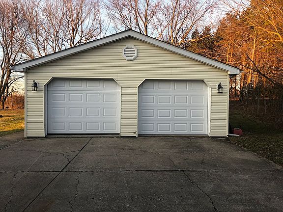 2nd image of 578 Manor Dr
