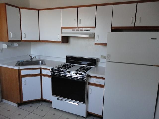 2nd image of 2544 W Summerdale Ave #2
