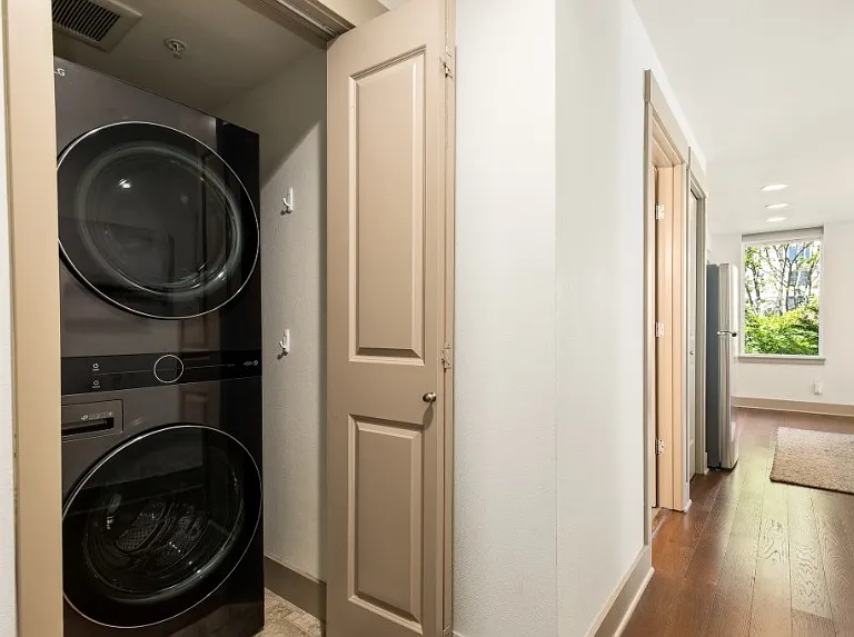4547 8th Ave NE #310 — Photo 9