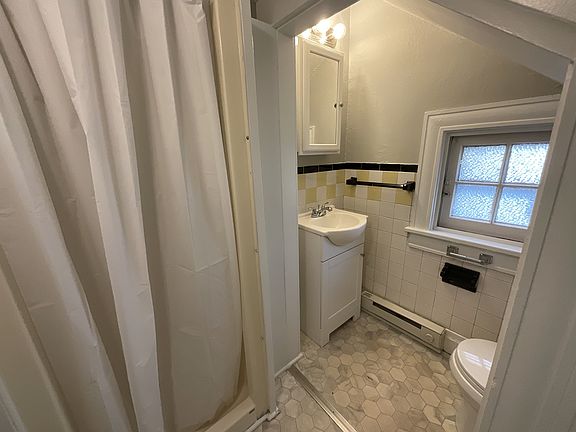 4th image of 62 W North St #1