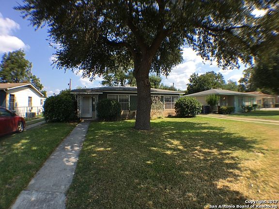 3rd image of 247 Carmen Pl