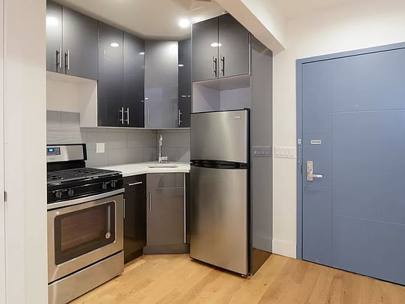 5th image of 189 Rogers Ave #4