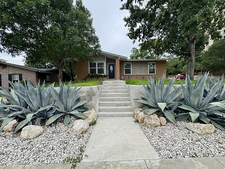 1723 Corita St — Photo 2