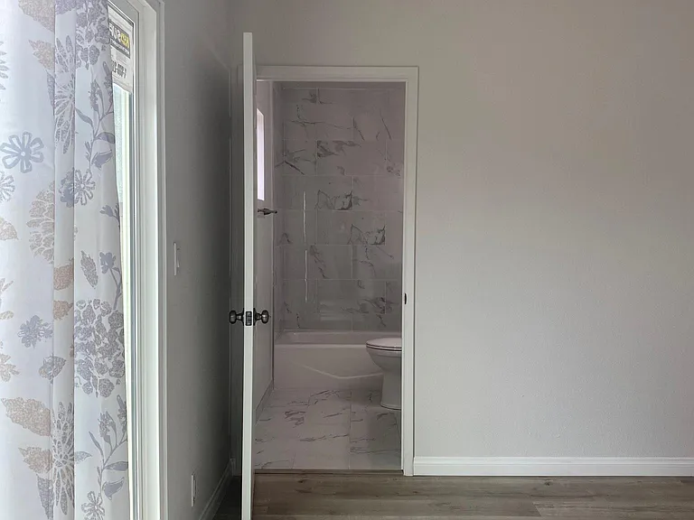 17006 S Berendo Ave — Photo 12