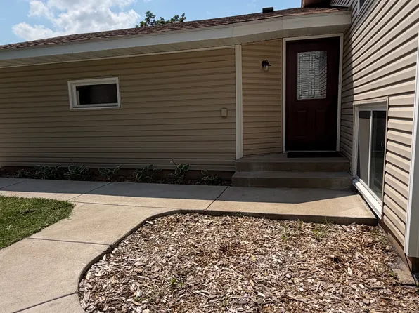 8421 Sheridan Ave N, Brooklyn Park, MN 55444