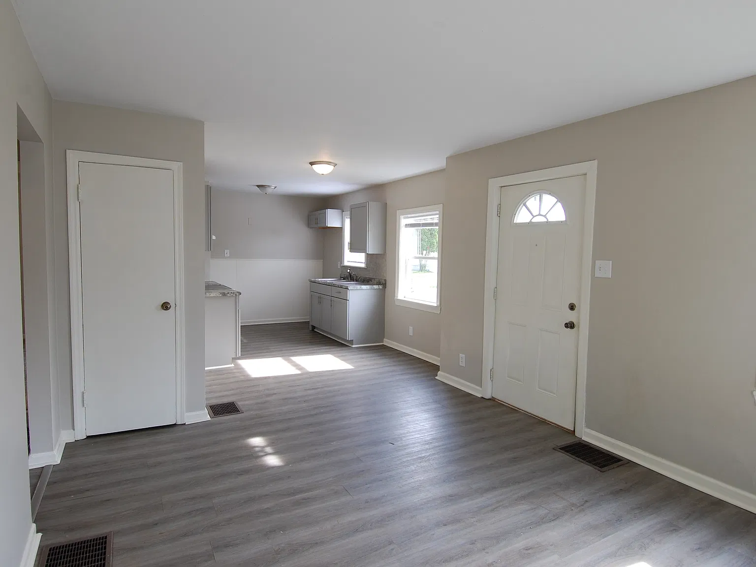 2 bed, 735 sqft, $1,000 — Photo 4