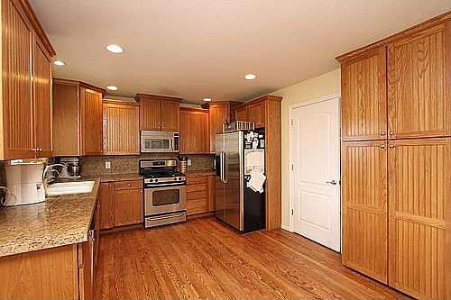 42" Staggered Raised Panel Cabinets