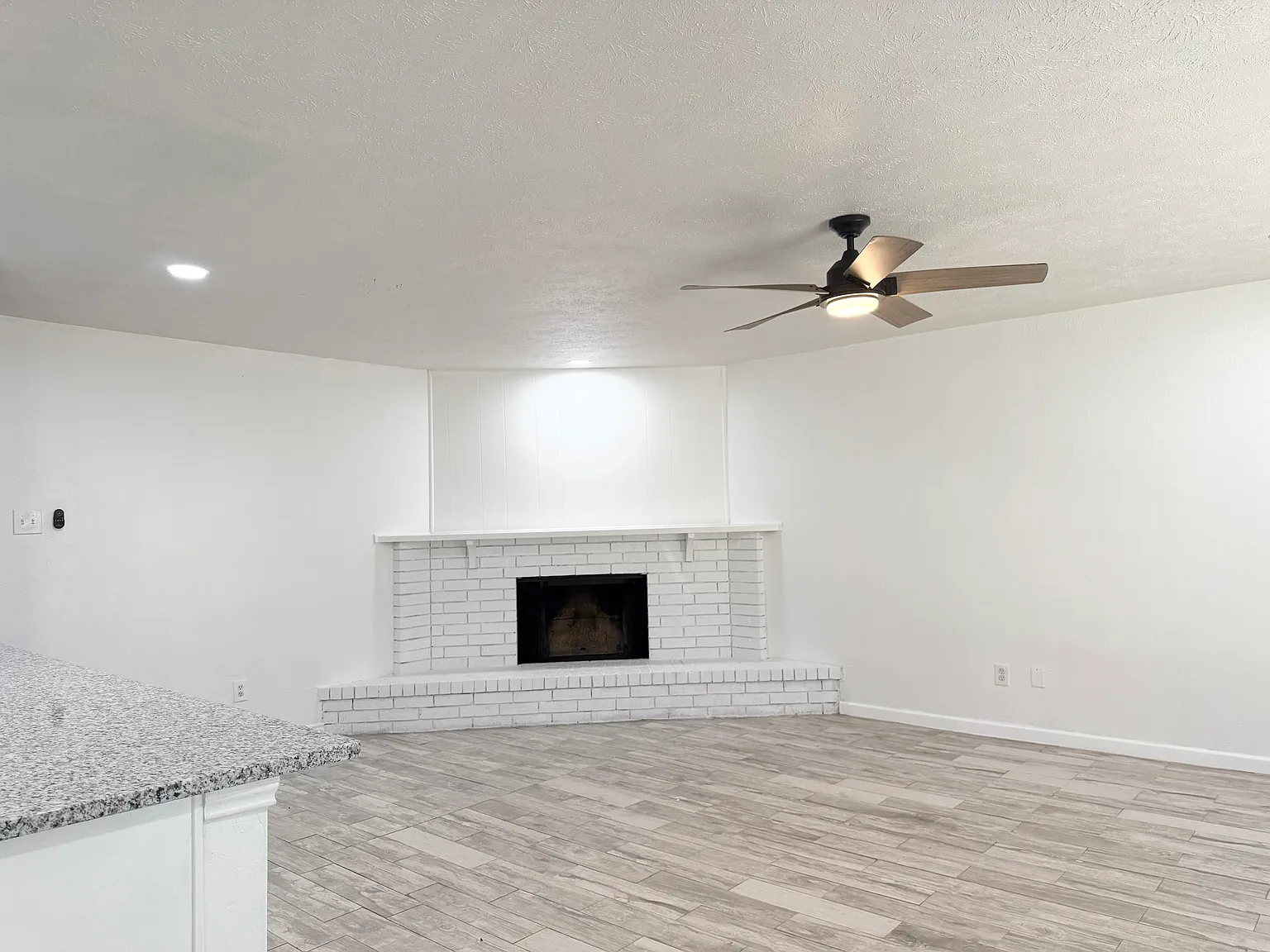 4 bed, 1333 sqft, $2,300 — Photo 3