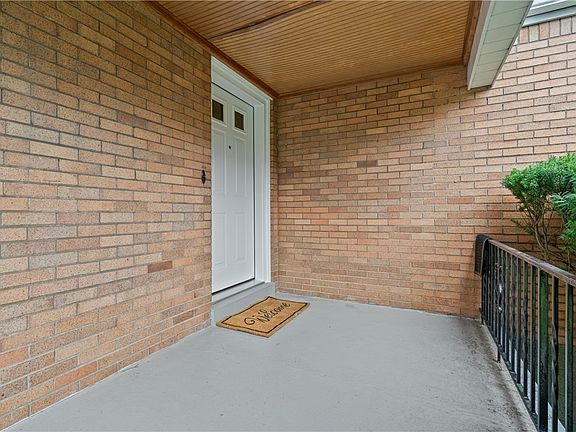 3rd image of 1022 Willow Dr
