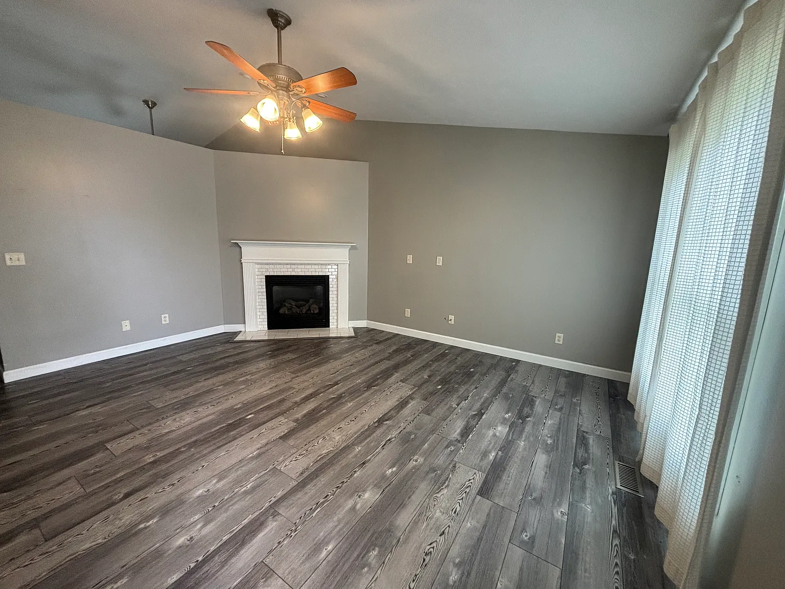 2 bed, 1578 sqft, $2,300 — Photo 2