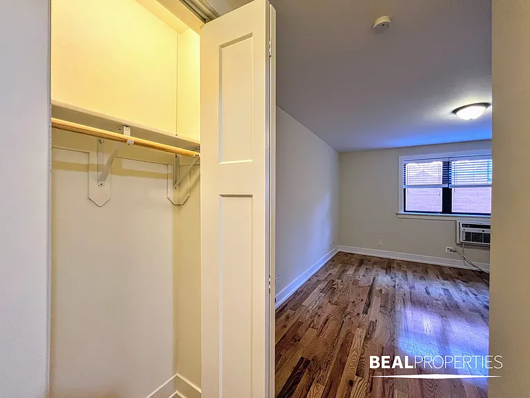 555 W Arlington Pl — Photo 6