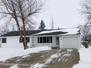 1617 Spencer St, Grinnell, IA 50112