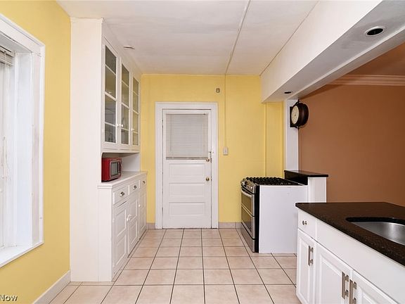 5th image of 2630 Mayfield Rd