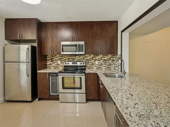 3100 NW 42nd Ave APT D202, Pompano Beach, FL 33066