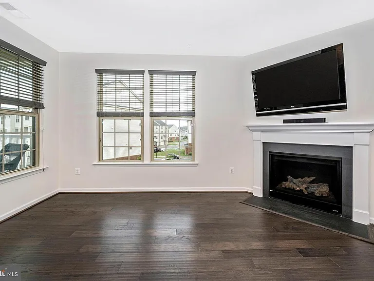 6426 Walcott Ln — Photo 7