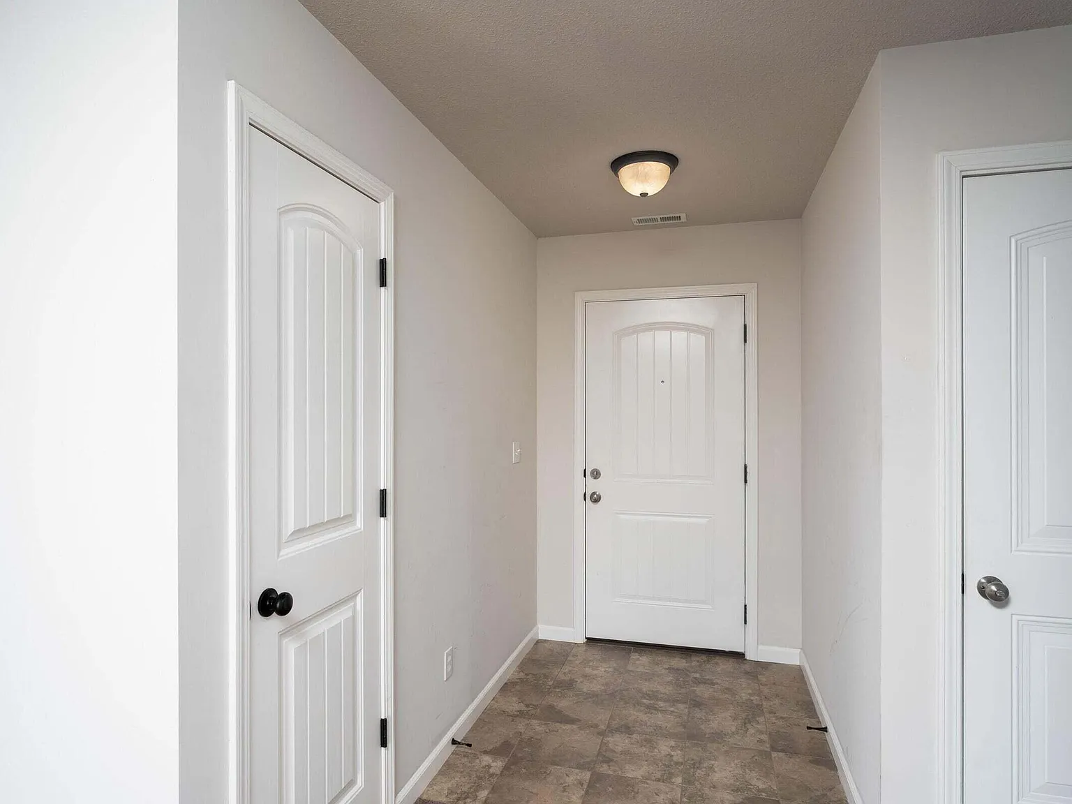 3 bed, 2.0 bath, 1536 sqft, $2,095 — Photo 2