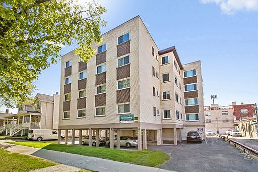1st image of 2333 W Lunt Ave APT 203