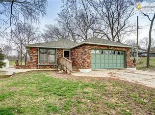 7623 NW Hampton Rd, Kansas City, MO 64152