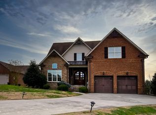 824 Stonegate Shrs, Dandridge, TN 37725