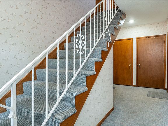 3rd image of 4633 Woodland Ave Unit 1