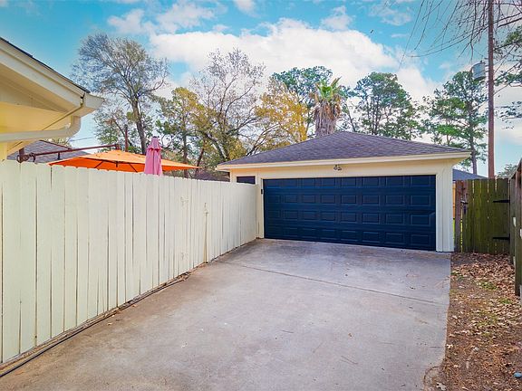 4th image of 415 Enchanted Trail Dr