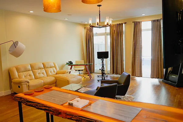 Rented by HFF Realty LLC | media 4