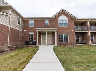 28291 S Pointe Ln, Chesterfield, MI 48051