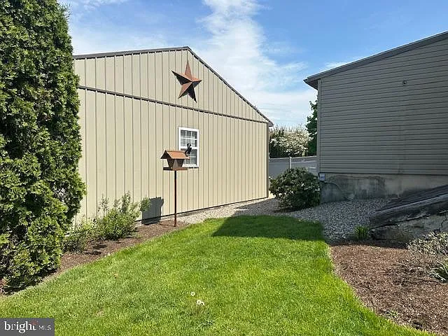200 E Main St — Photo 34
