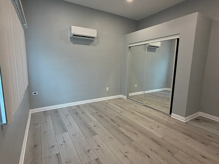 23242 Victory Blvd — Photo 6