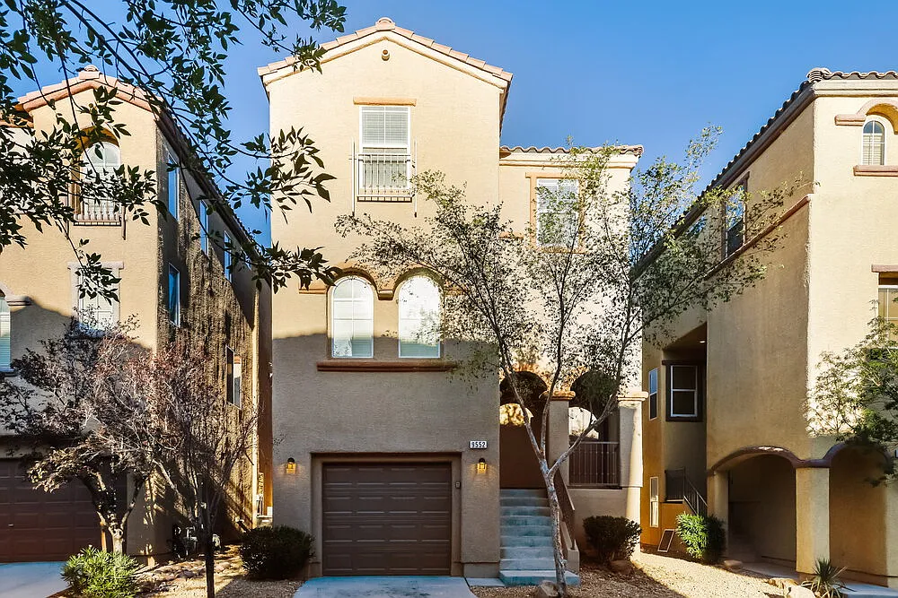 3 bed, 2.0 bath, 1554 sqft, $2,155 — Photo 1