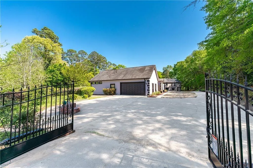 4 bed, 3.5 bath, 3500 sqft, $3,300 — Photo 3