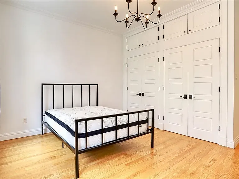 1122 Hudson St #2B — Photo 15