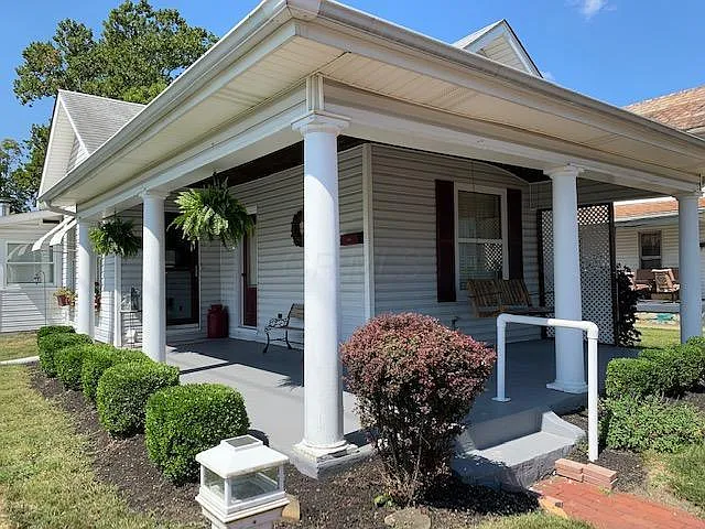 19 Wing St photo 1