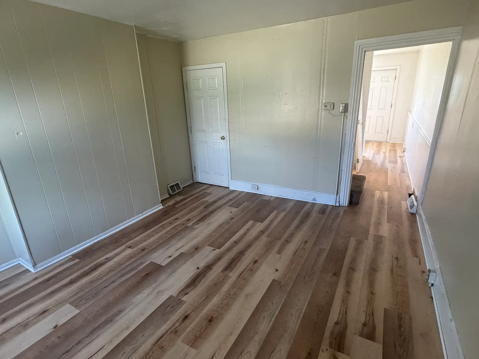 3 bed, $1,300 — Photo 2
