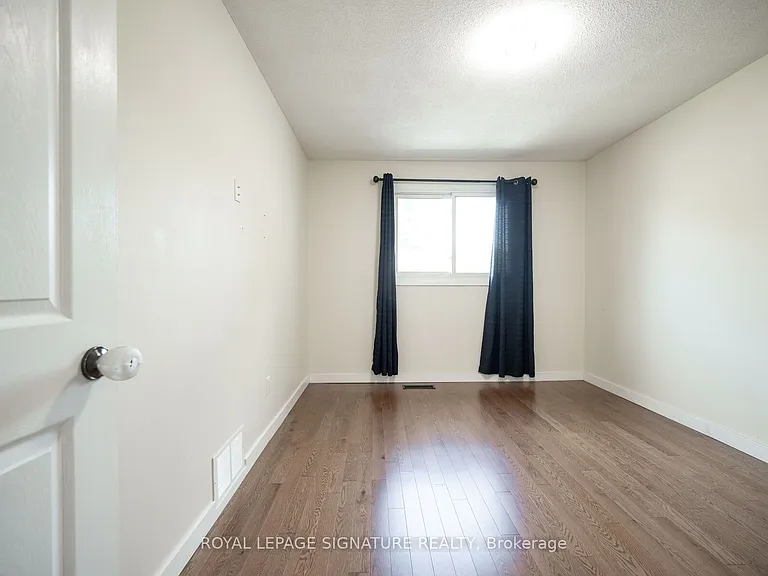 447 Ontario St N — Photo 25