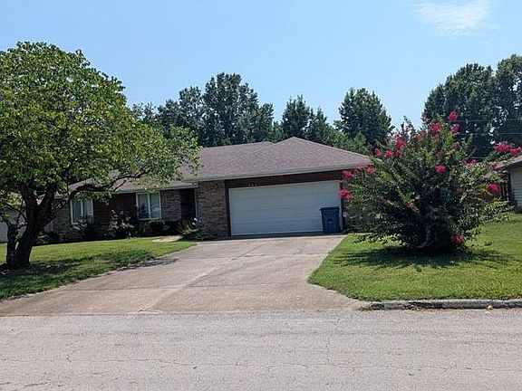 2nd image of 304 Tonya St