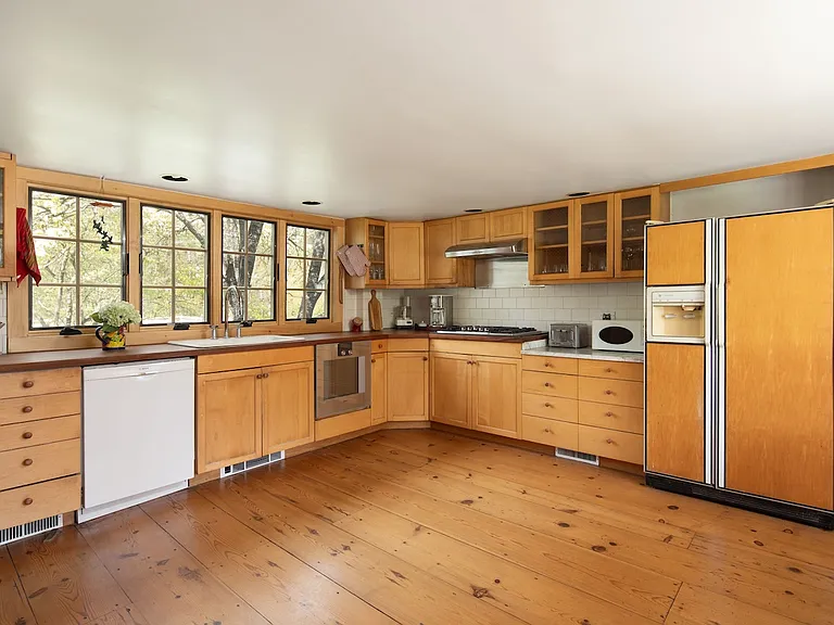 1430 Salisbury Rd — Photo 3