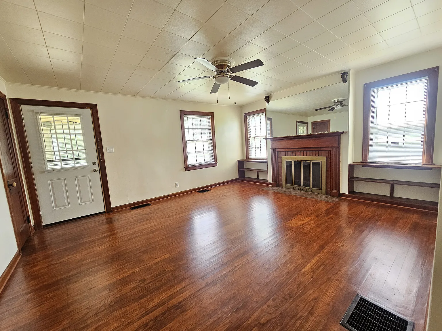 3 bed, 1.5 bath, 2150 sqft, $1,500 — Photo 4