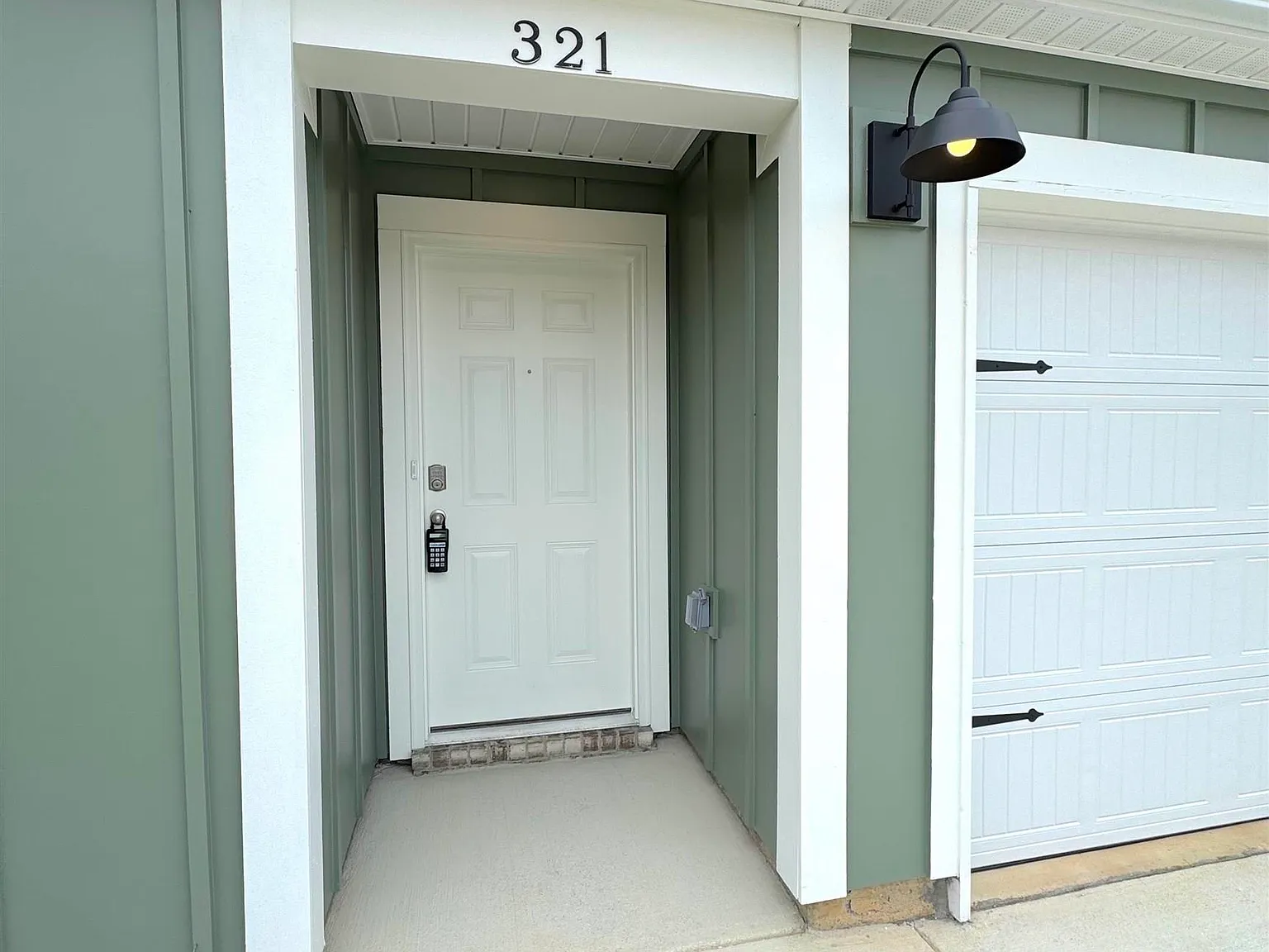 4 bed, 2.0 bath, 1497 sqft, $1,875 — Photo 3