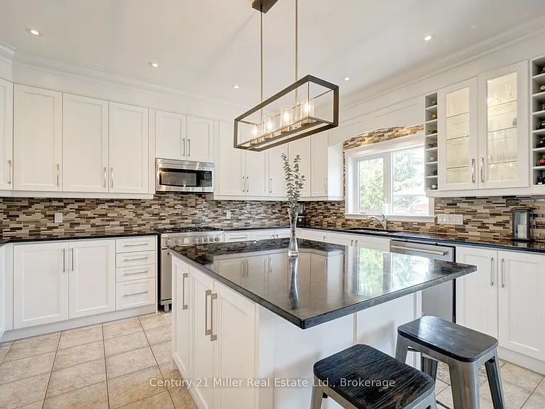 8 Watercliff Pl — Photo 17
