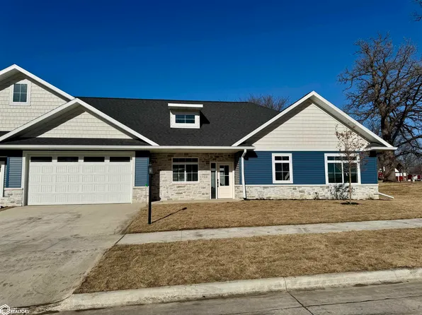 322 27th Ave S, Clear Lake, IA 50428