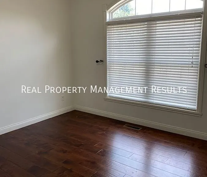 9399 Millicent Ct — Photo 17