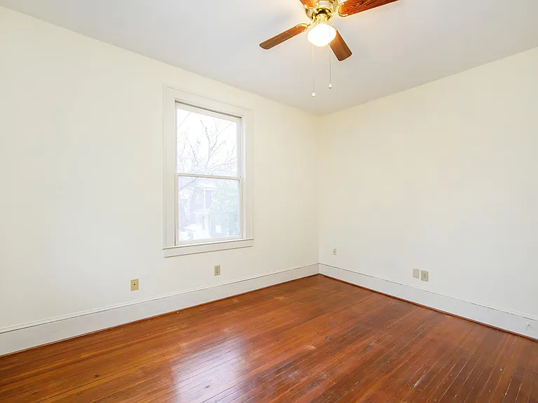 407 W 9th St #B — Photo 16