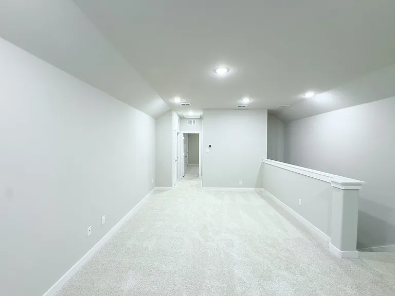 566 Silver Springs Ln — Photo 15