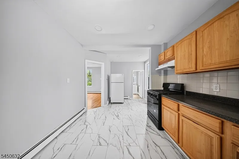 3 bed, 1.0 bath, $2,450 — Photo 3